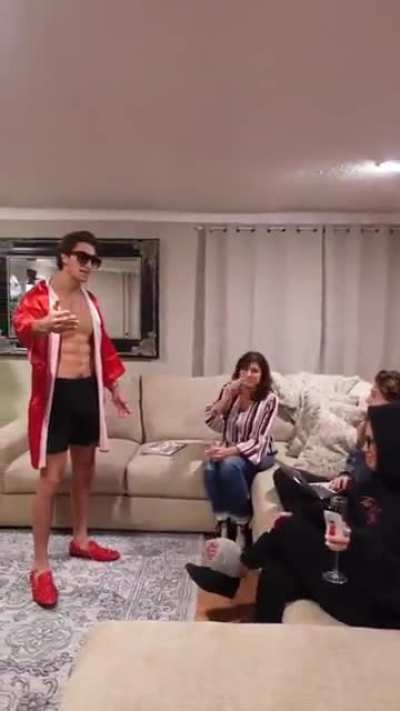 He do be looking good