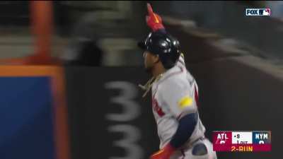 [Highlight] [Highlight] Ozzie Albies' 420 ft home run gives the Braves a 6-0 lead over the Mets.