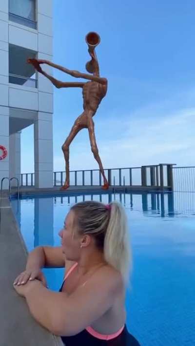 OmG Is tHaT sIrEn hEad sO sCaRY