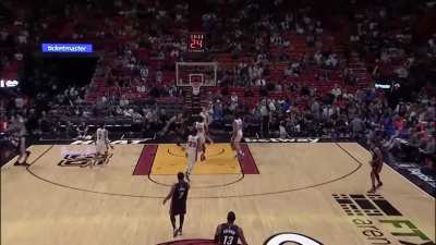 [Highlight] Kyle Lowry alley-oop to Max Strus from beyond half court