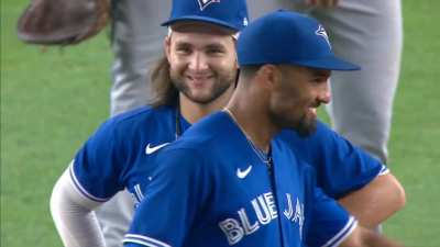 [Highlight] [Highlight] New Blue Jay Jarrod Dyson vaccuums up a dying liner off Brett Gardner's bat for a nice defensive play to secure the Jays 7th win in a row, Toronto's longest win streak since 2016