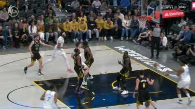 [Highlight] Draymond Green winds up and impacts the face of Rui Hachimura, committing a flagrant foul.