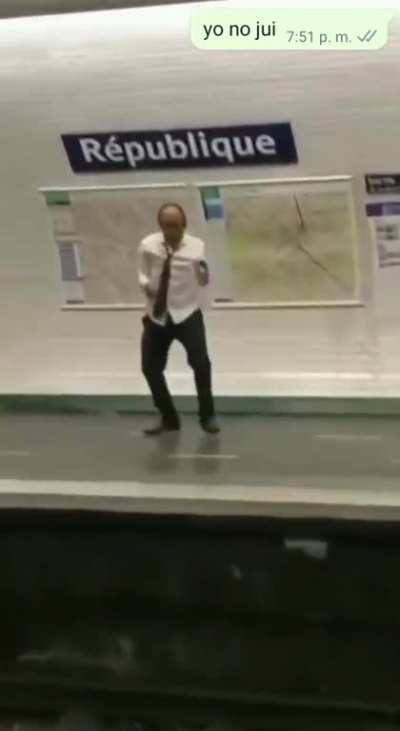 A normal day in the Paris subway