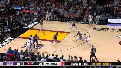 [Highlight] Tyler Herro hits the massive game winning 3 to put the Kings to bed