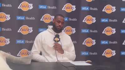 [Highlight] @dylanohernandez asks LeBron James on if AD’s injury might make front office even more reluctant to trade draft picks, LeBron: "I'm not in the front office"