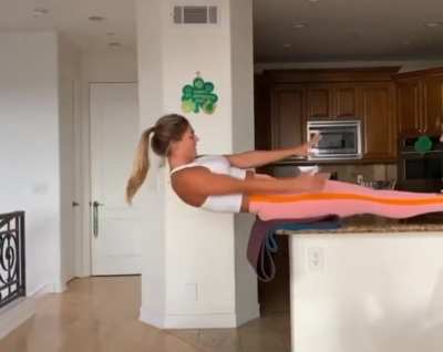 Russian competitive swimmer Yuliya Yefimova home workout