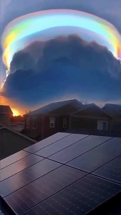 ?A Beautiful Rainbow cloud seen in China?