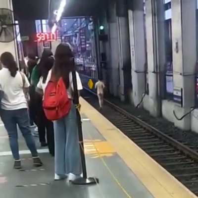 Subway Surfers in real life. Audio is available.
