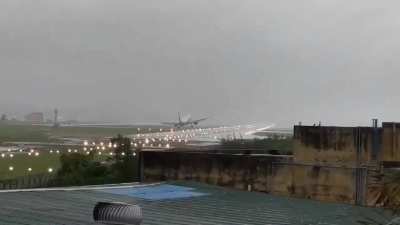 Pilot aborts landing at the last second when a Cyclone hits Chennai airport and saves the day!