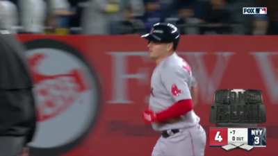 [Highlight] [Highlight] Reese McGuire jacks a 3-run shot to right field to put the Red Sox up 4-3 over the Yankees!