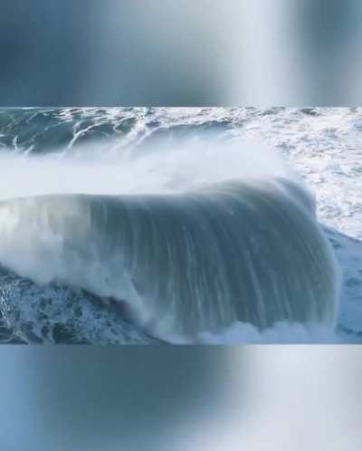 ? Monster waves captured at Nazaré, Portugal