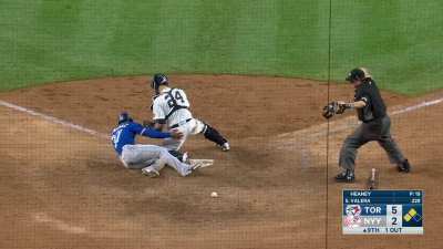 [Highlight] Teoscar Hernandez goes ham to score from first base on on a double to centre field that looked more like a single off the bat