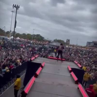 Rapper throws his cap at concert