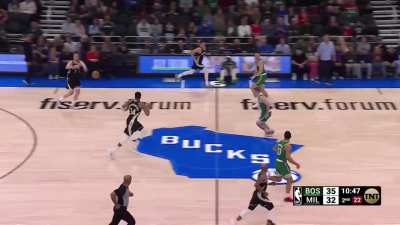 [Highlight] Giannis defends the rim vs Muscala and then runs the floor ending it off with a no-look behind the back pass to Allen for 3