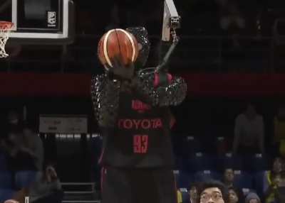Japan created a robot with a shooting range that rivals Curry