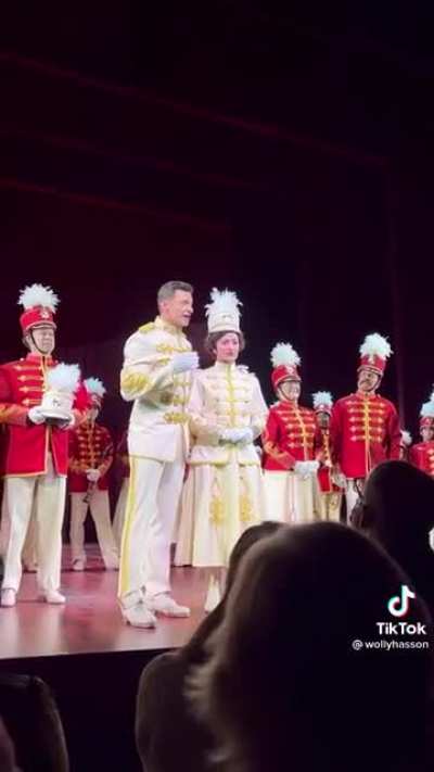 Hugh Jackman thanks the swing (actor who learns up to 10 roles) who found out she was the lead female on Music Man a few hours before showtime for their 4th show ever. She had never rehearsed the role before that day.