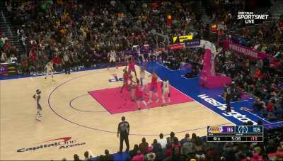 [Highlight] LeBron throws the high lob to AD to give him 48!