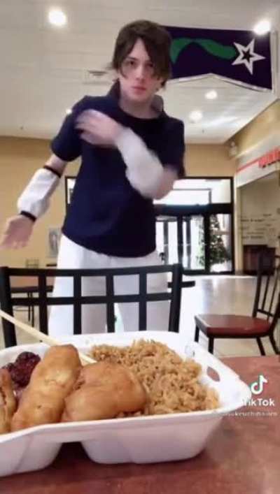 The food's gonna get cold bro ?