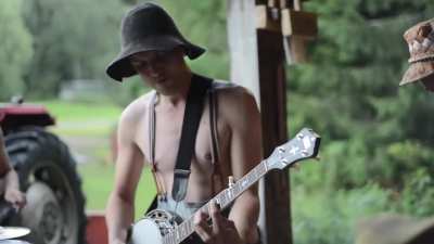 Finnish Bluegrass band "Steve'n Seagulls" playing "AC/DC - Thunderstruck". I never thought i would like this so much. These guys can definitely play!
