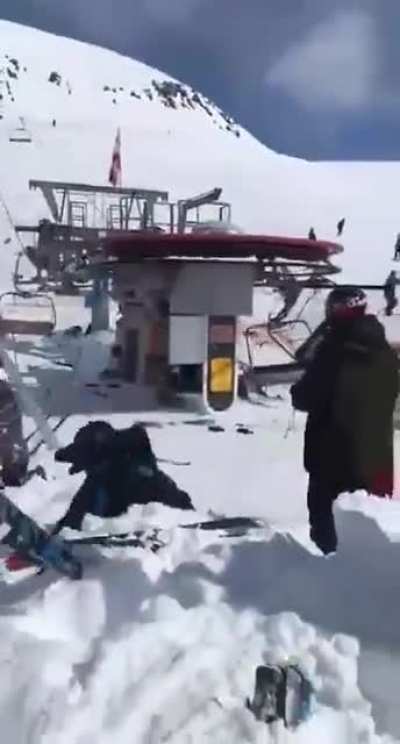 A new way of unloading people from the ski lift