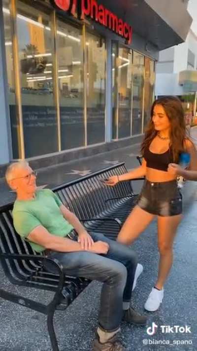 Girl tries to ruin random people's live for tiktok