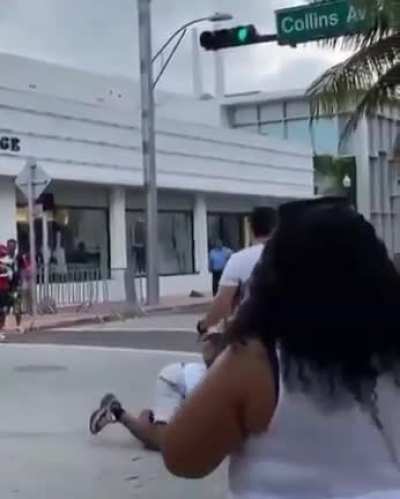 Florida man caught trying to run away without paying bill while passerbys dance when he's caught