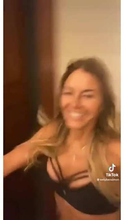 My girl Kelly bensimon, of course people love to talk shit in the comments but she’s still slaying ??