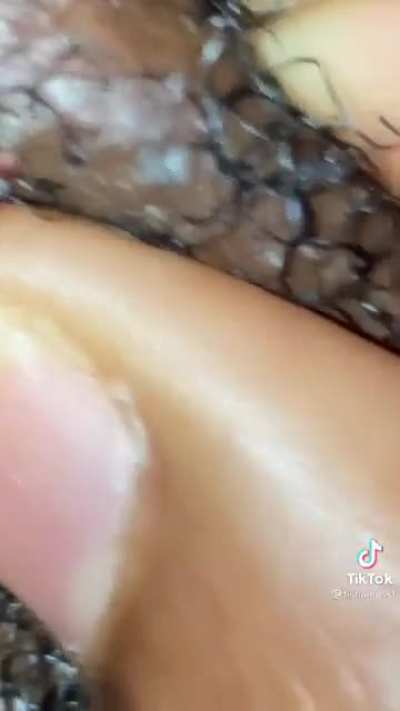 I think that's literal coochie hair cause of the texture and hair ?? She also doesn't have armpit hair so there's that ?