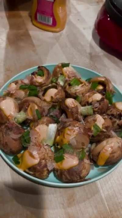Bonito flakes “Dancing” on takoyaki