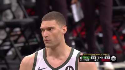 [Highlight] Refs rule Brook Lopez was fouled with 0.1 left in the first half; count the bucket and 1
