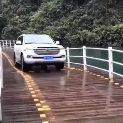 Driving on a floating bridge!???️?