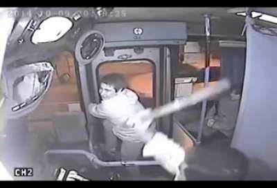 Mugger laughs and tries to play it off after failing to snatch her purse the first time, attempts to do it once again...