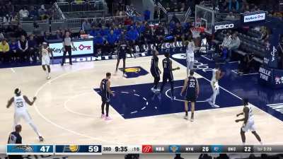 [Highlight] Tyrese Haliburton with the fake out and his 11th dime of the night ?
