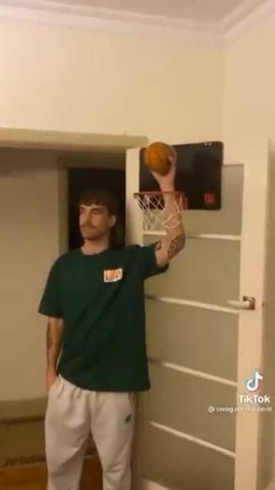 Hoopin’ ‘n’ smoochin