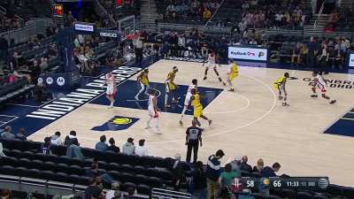 [Highlight] Jalen Green hits Holiday with the nasty crossover and nails his 5th three of the game