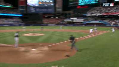 [Highlight] [Highlight] The Yankees catch Pillar sleeping on the dropped third strike, Higashioka nails him at first with a perfect strike