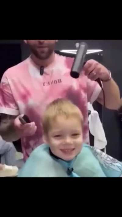 Child fears the man with the mighty clippers