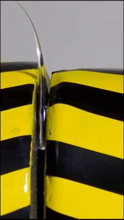 Prince Rupert’s drops vs Hydraulic Press
