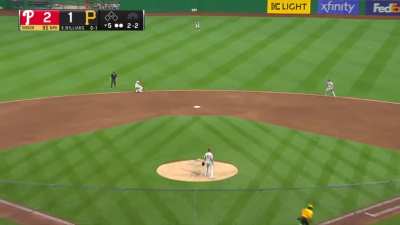 [Highlight] Trea Turner makes a impressive slide on defense