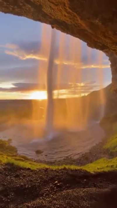 ?A beautiful shot of Iceland