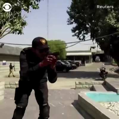 "Elite" Karachi rollerblade taskforce...expectation vs. reality