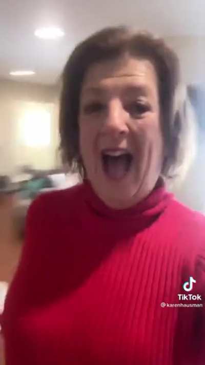 i've never laughed so hard in my life. what is this lady doing