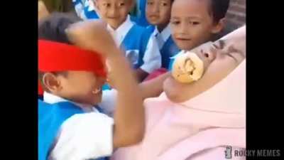 Competing against classmates in "feeding your parents"