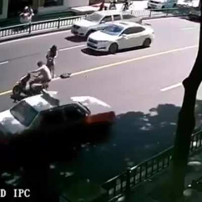 Let me make a quick U turn from the outer most lane, Wcgw