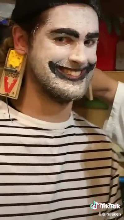 Incredible miming