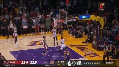[Highlight] Monk with a tough shot to beat the buzzer