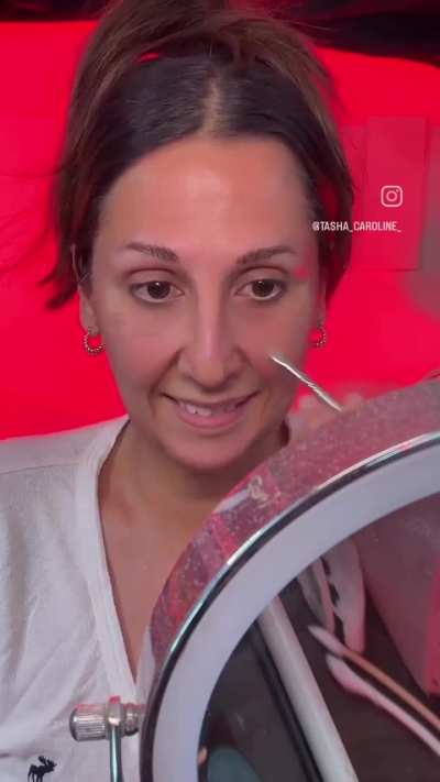 MAKE-UP ARTIST HER SKILLS  "(source link in description)"