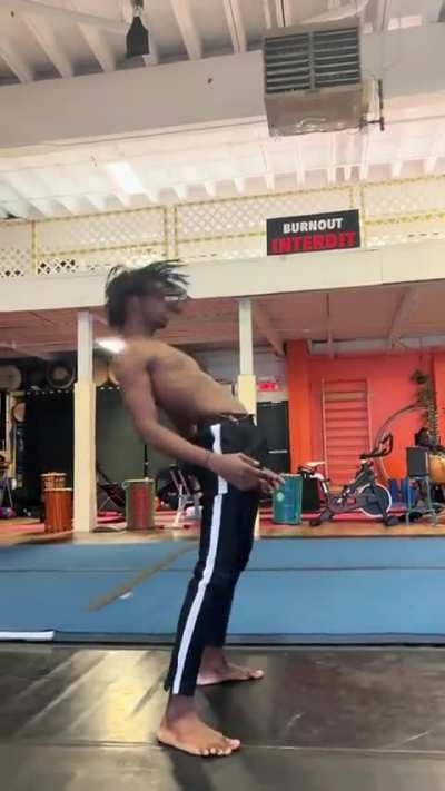 This dude's incredible flexibility