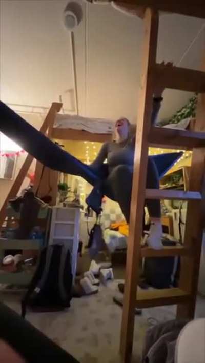 Impromptu indoor hammock