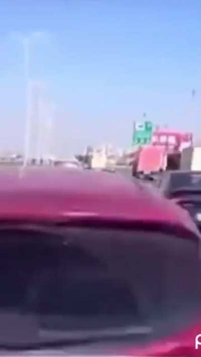 Who the hell changes lane like this?